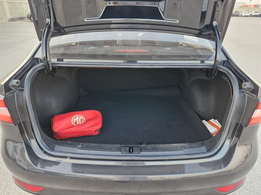 ام جي 5 STD 2023 