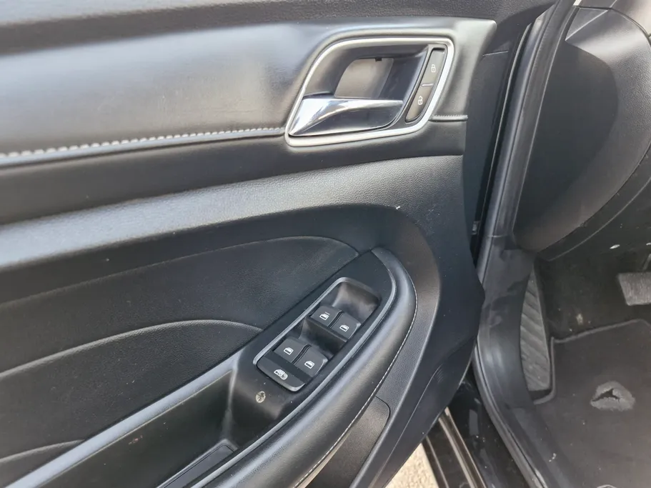 ام جي 5 STD 2023 