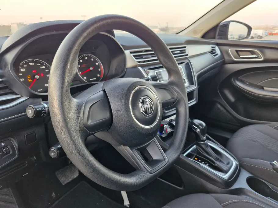 ام جي 5 STD 2023 