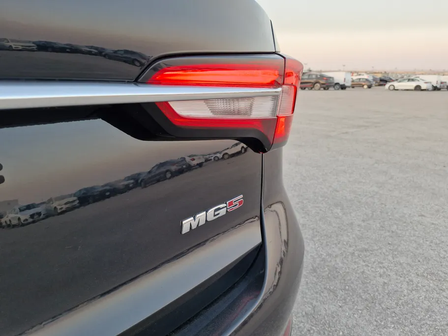 ام جي 5 STD 2023 