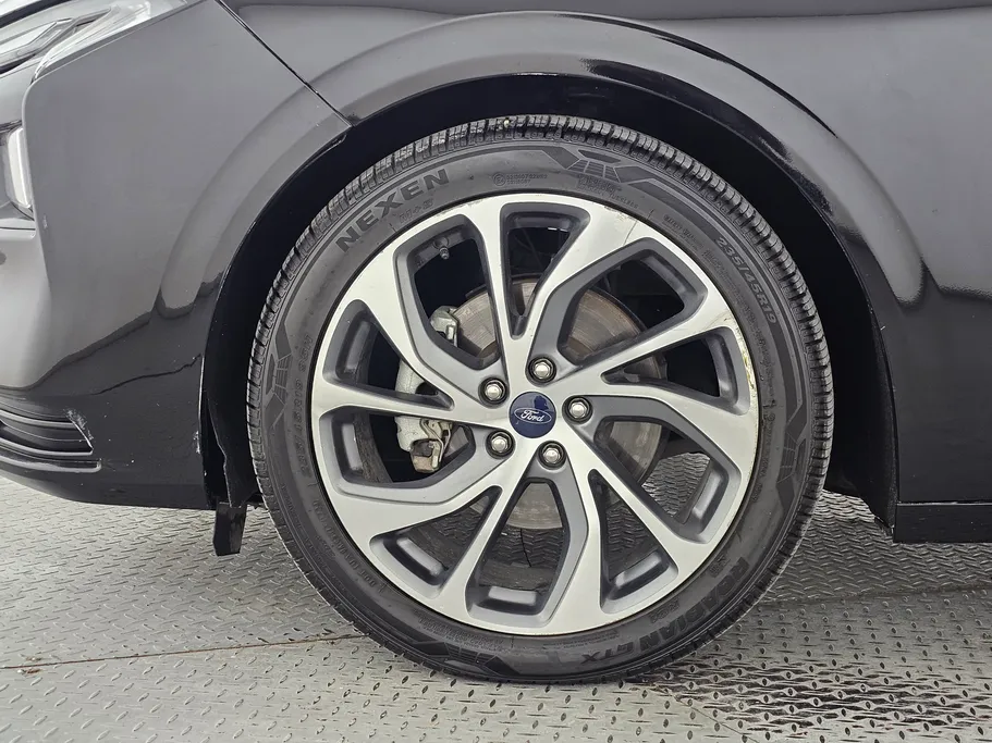 فورد تورس تيتانيوم الإصدار الجديد 2023 