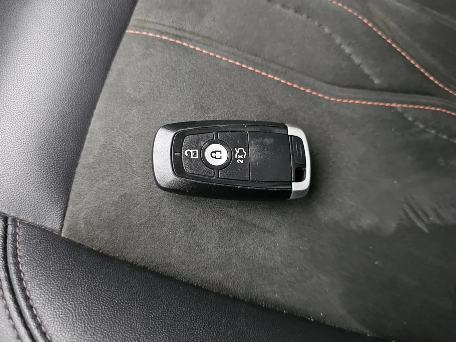 فورد تورس تيتانيوم الإصدار الجديد 2023 