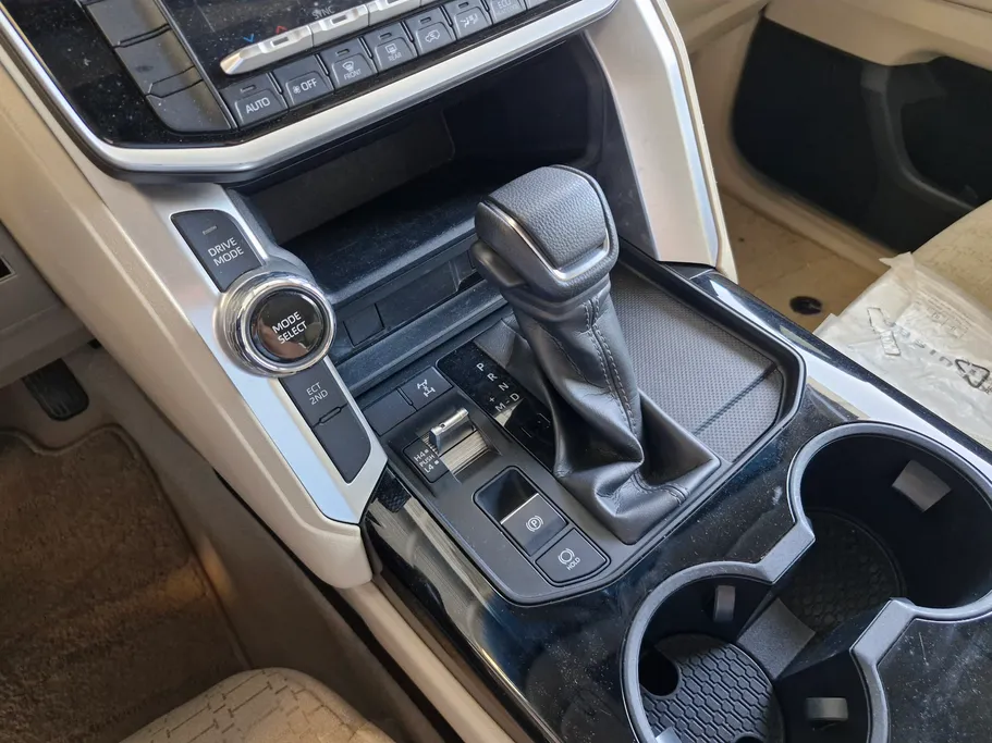 تويوتا لاندكروزر GXR 2022 