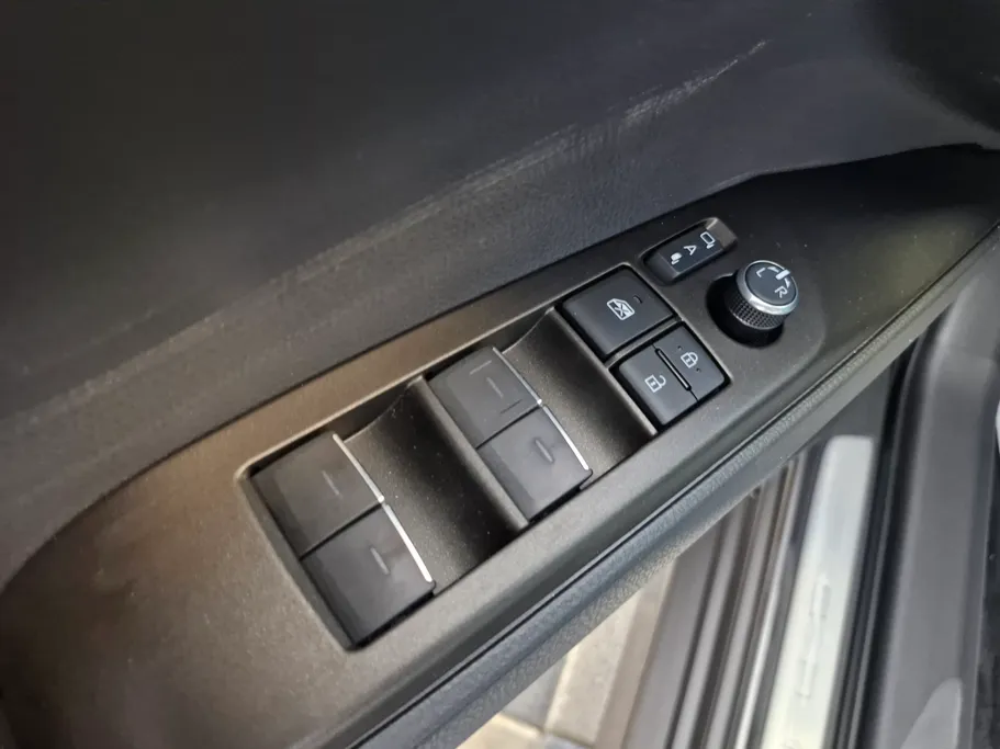 تويوتا كامري LE 2025 