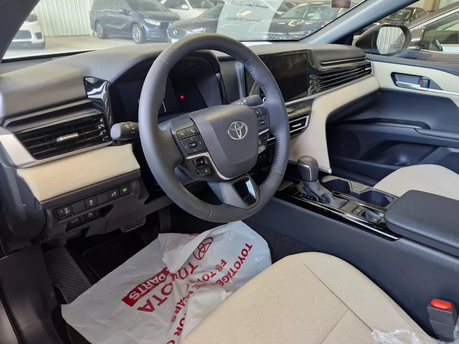 تويوتا كامري LE 2025 