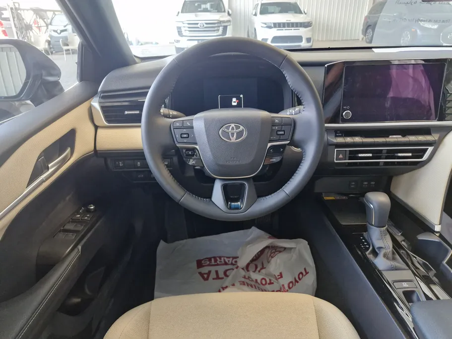 تويوتا كامري LE 2025 