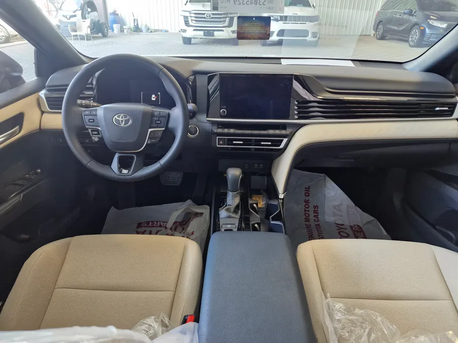 تويوتا كامري LE 2025 