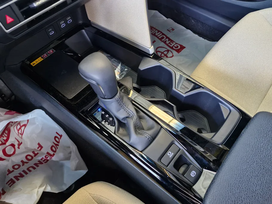 تويوتا كامري LE 2025 