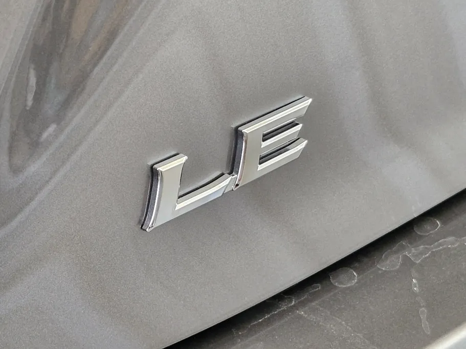 تويوتا كامري LE 2025 