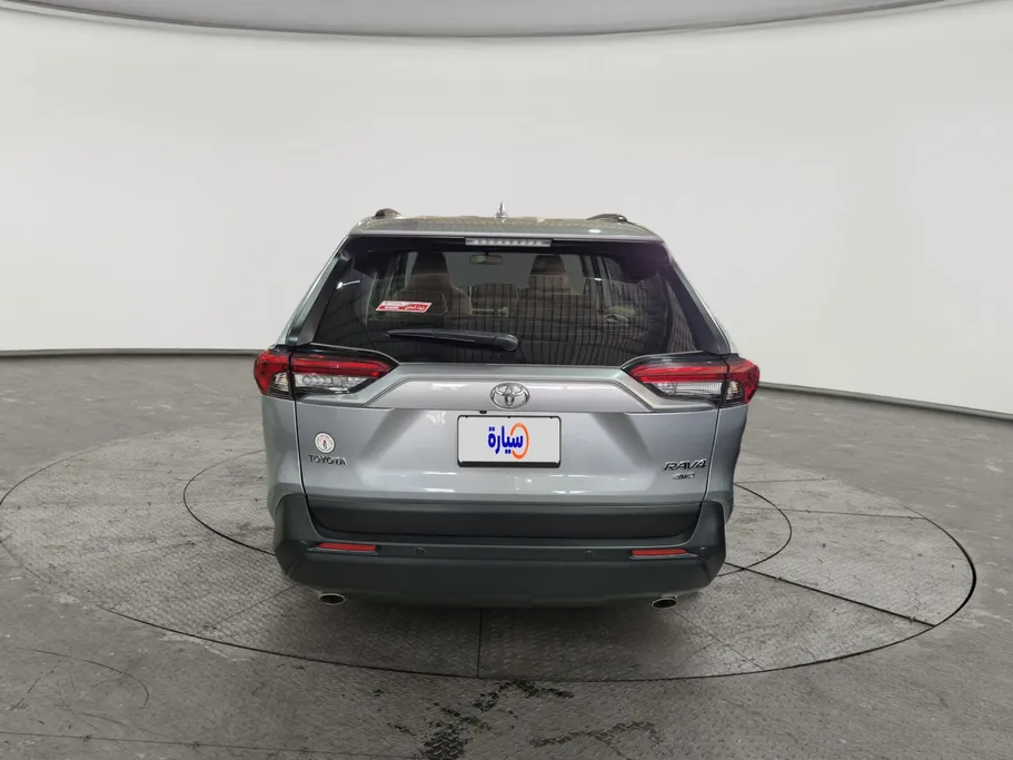 2025 تويوتا RAV4 XLE 