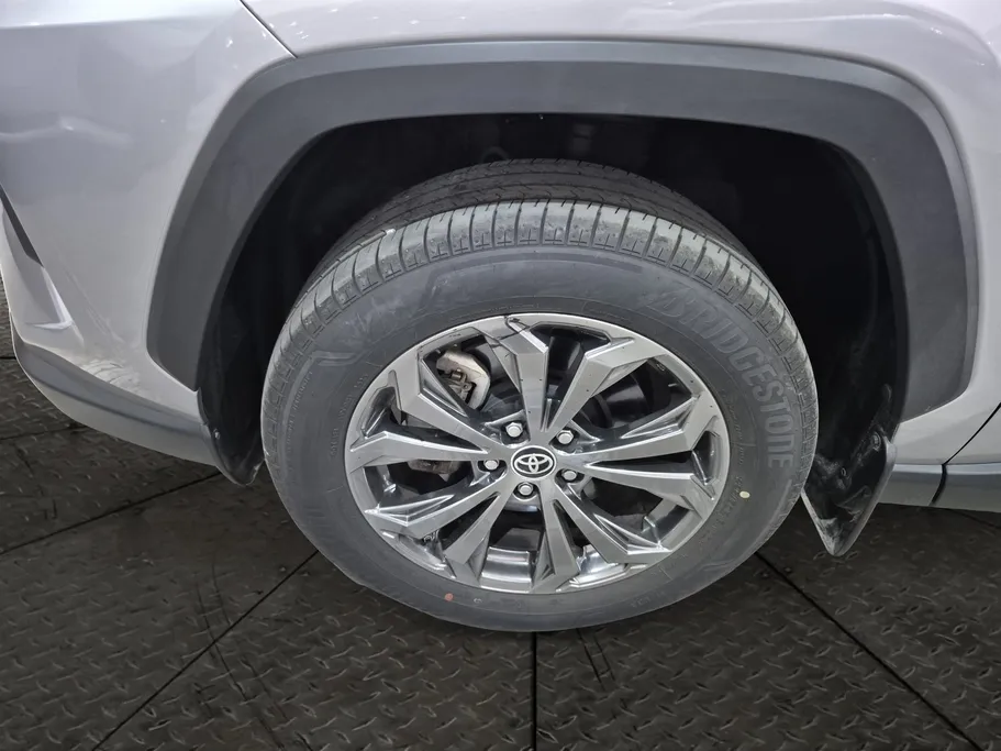 2025 تويوتا RAV4 XLE 