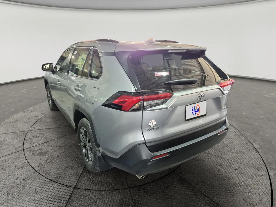 2025 تويوتا RAV4 XLE 