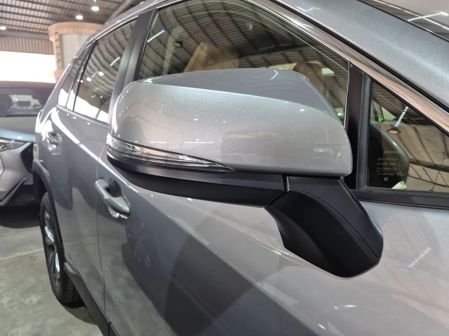 2025 تويوتا RAV4 XLE 