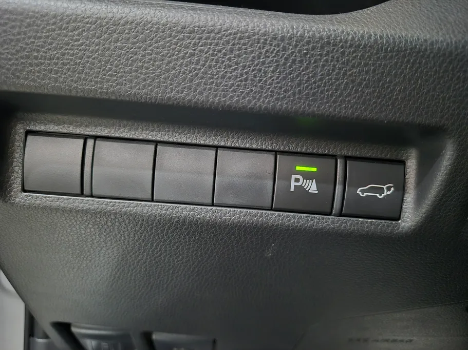 2025 تويوتا RAV4 XLE 