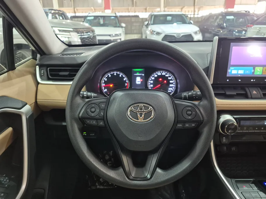 2025 تويوتا RAV4 XLE 