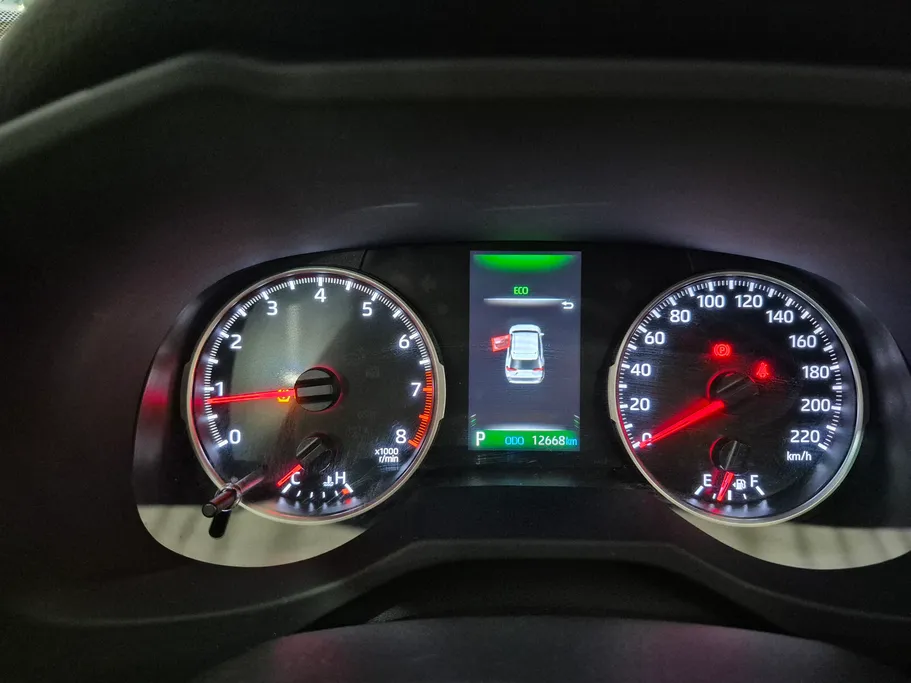 2025 تويوتا RAV4 XLE 