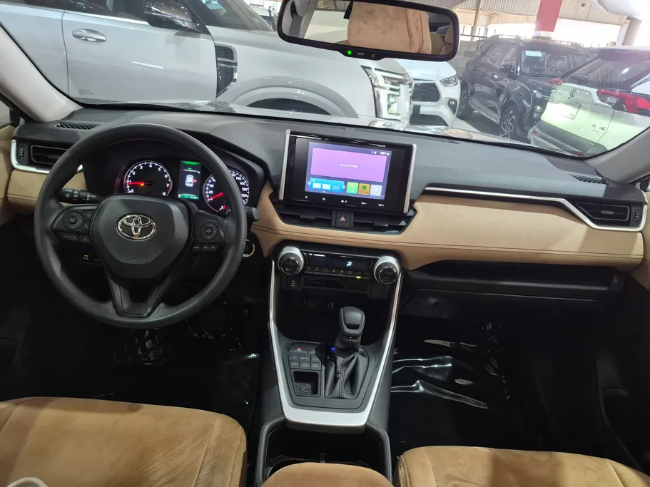 2025 تويوتا RAV4 XLE 