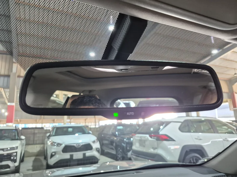2025 تويوتا RAV4 XLE 