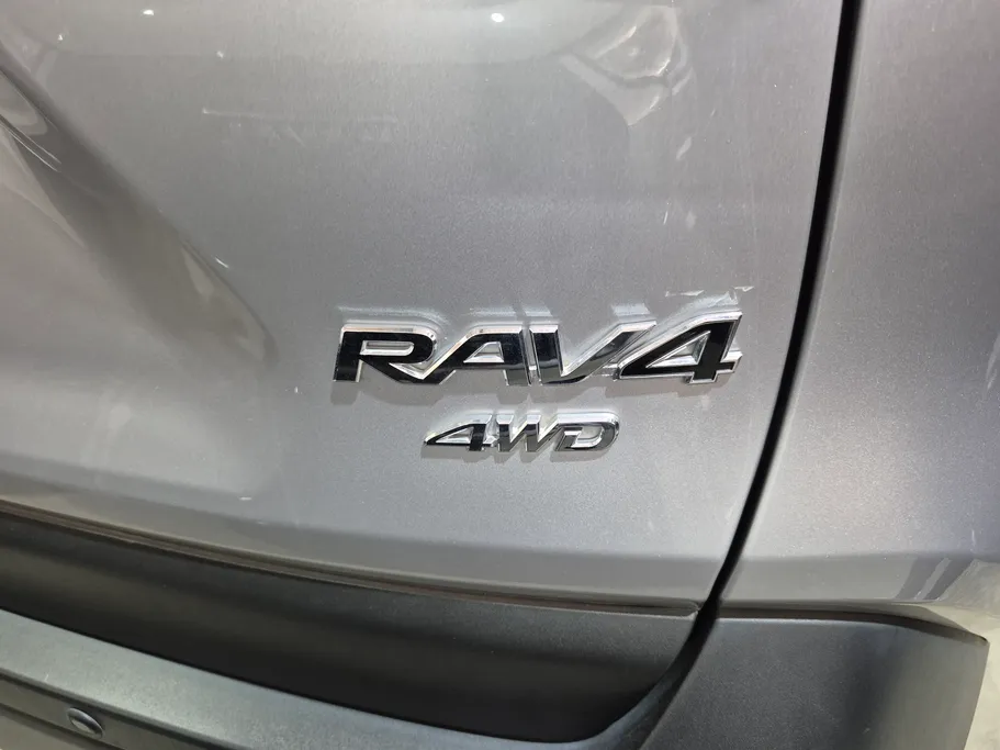2025 تويوتا RAV4 XLE 