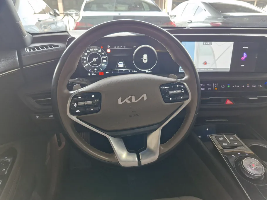 2022 Kia K8 GL 