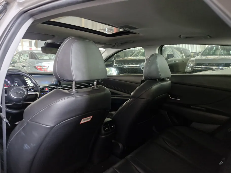 2023 Hyundai Elantra PREMIUM 