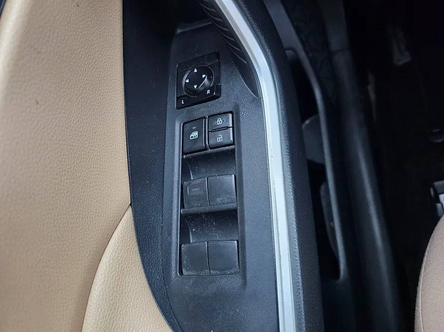 تويوتا راف فور LE 2022 