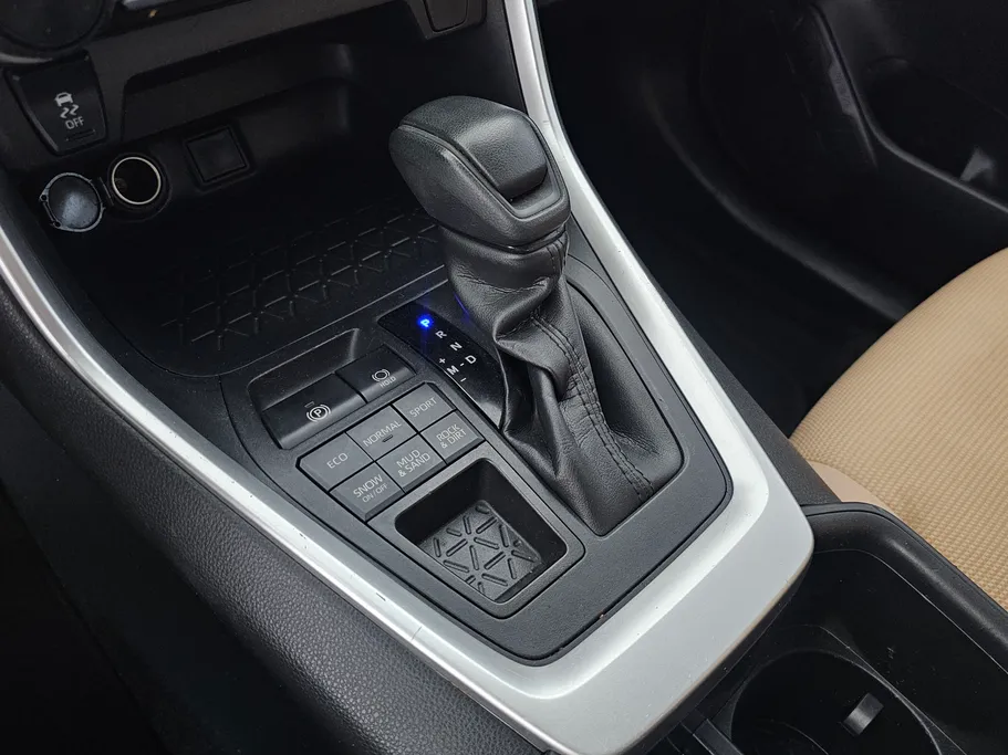 تويوتا راف فور LE 2022 