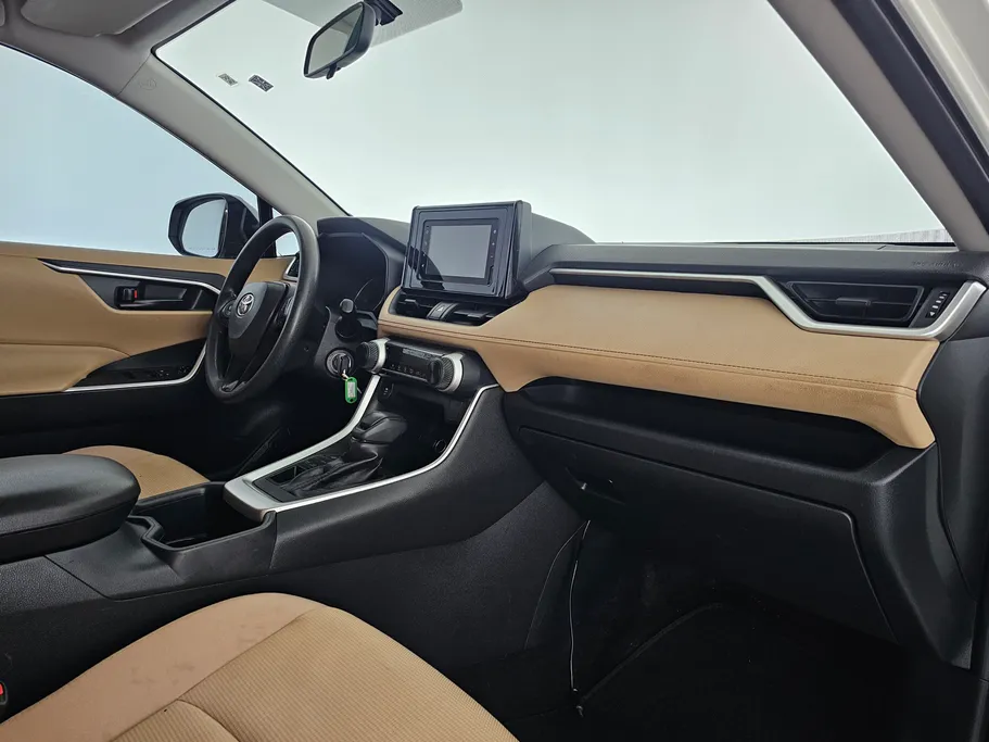 تويوتا راف فور LE 2022 