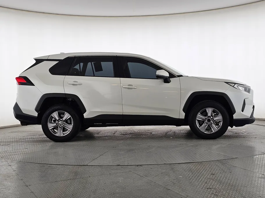 تويوتا راف فور LE 2022 