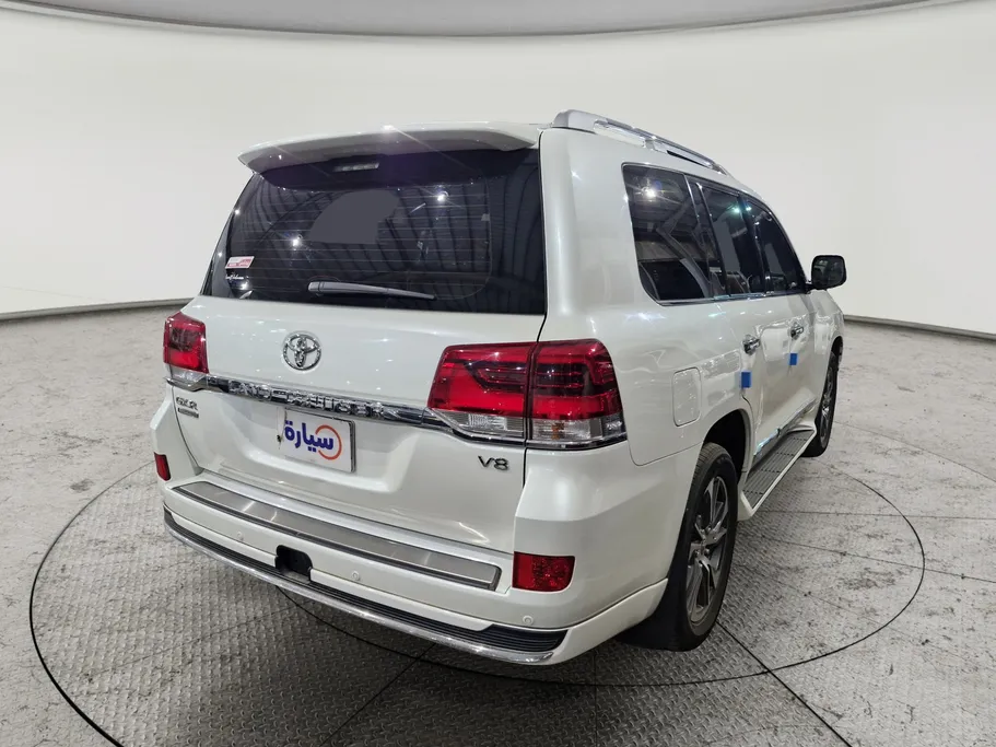 2020 Toyota Land Cruiser Grand Touring 