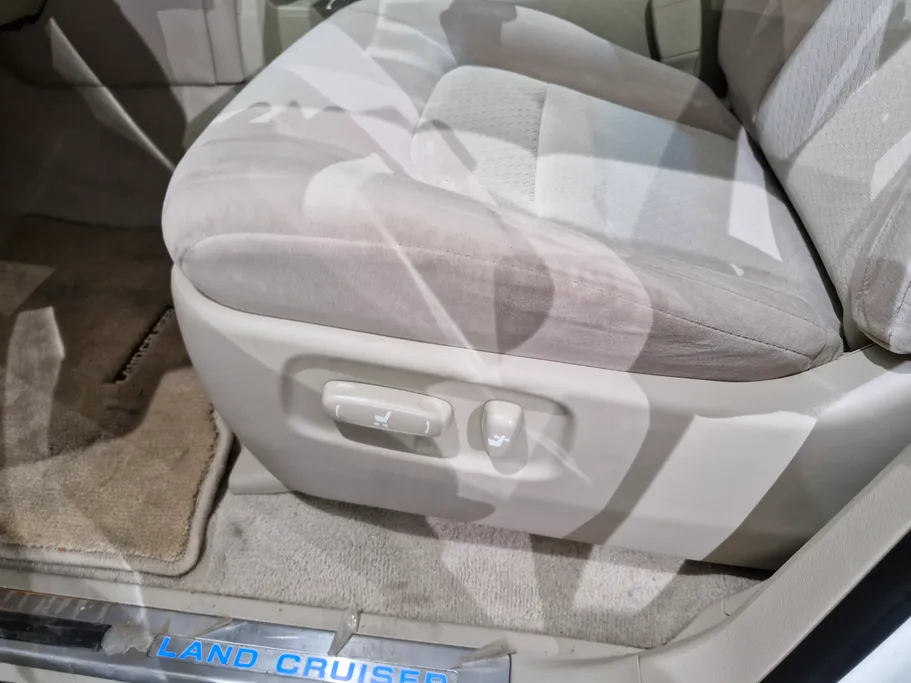 2020 Toyota Land Cruiser Grand Touring 