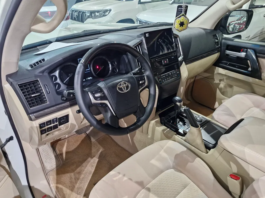 2020 Toyota Land Cruiser Grand Touring 