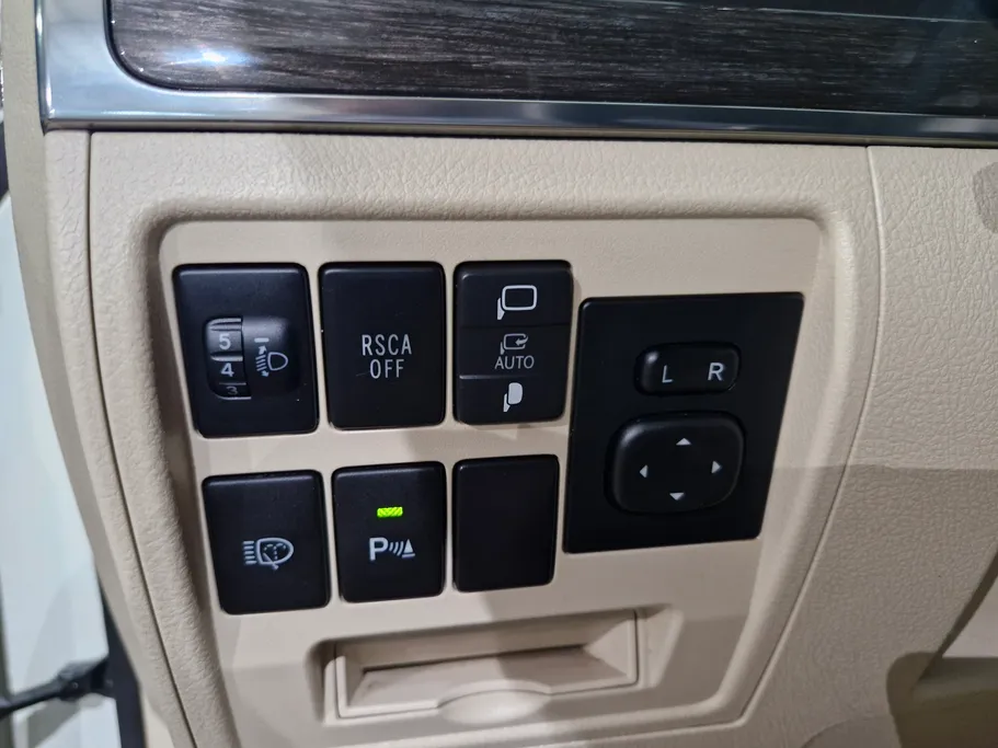 2020 Toyota Land Cruiser Grand Touring 