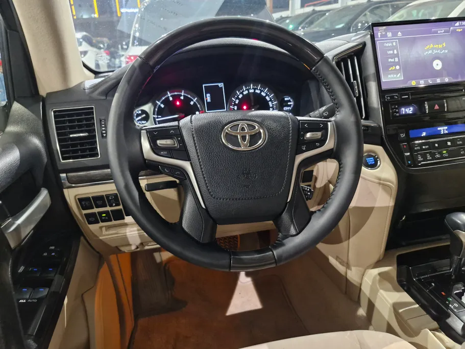 2020 Toyota Land Cruiser Grand Touring 