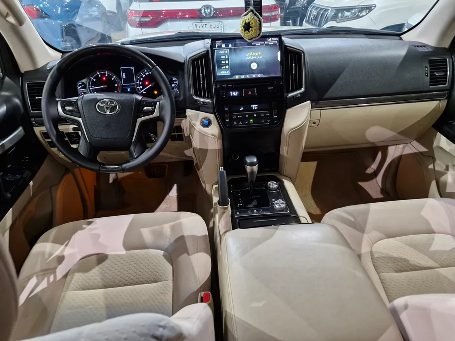 2020 Toyota Land Cruiser Grand Touring 