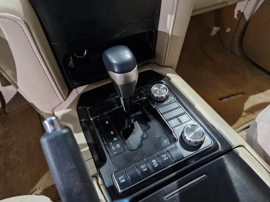 2020 Toyota Land Cruiser Grand Touring 