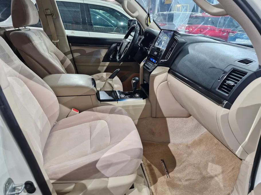 2020 Toyota Land Cruiser Grand Touring 