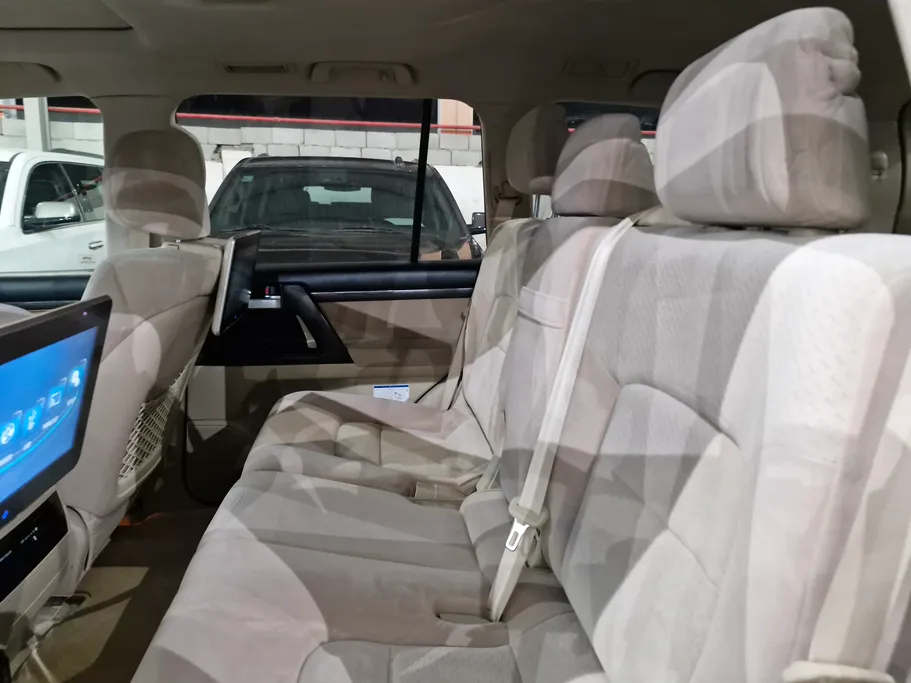 2020 Toyota Land Cruiser Grand Touring 