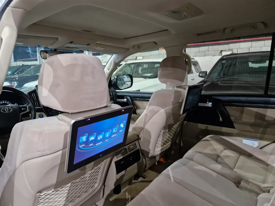 2020 Toyota Land Cruiser Grand Touring 