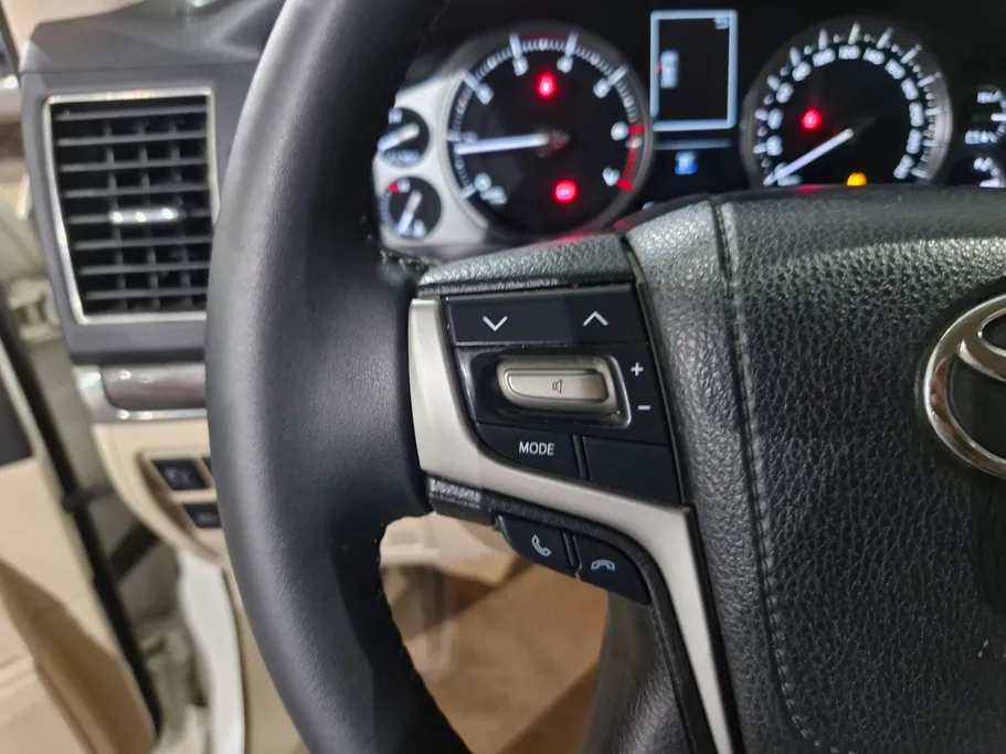 2020 Toyota Land Cruiser Grand Touring 