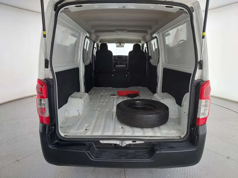 نيسان باص اورفان بضاعة 2023 