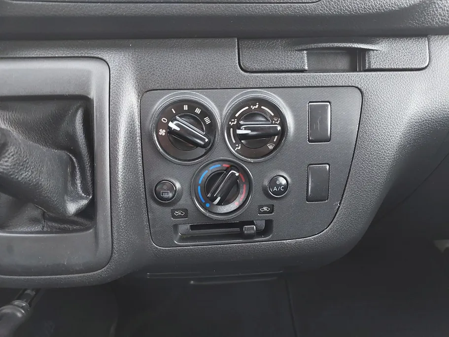 نيسان باص اورفان بضاعة 2023 