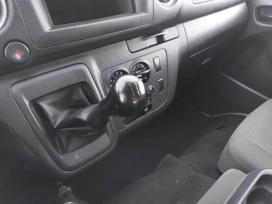 نيسان باص اورفان بضاعة 2023 