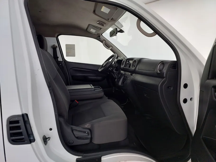 نيسان باص اورفان بضاعة 2023 