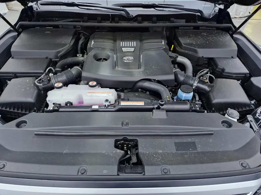 2025 Toyota Land Cruiser GXR4 