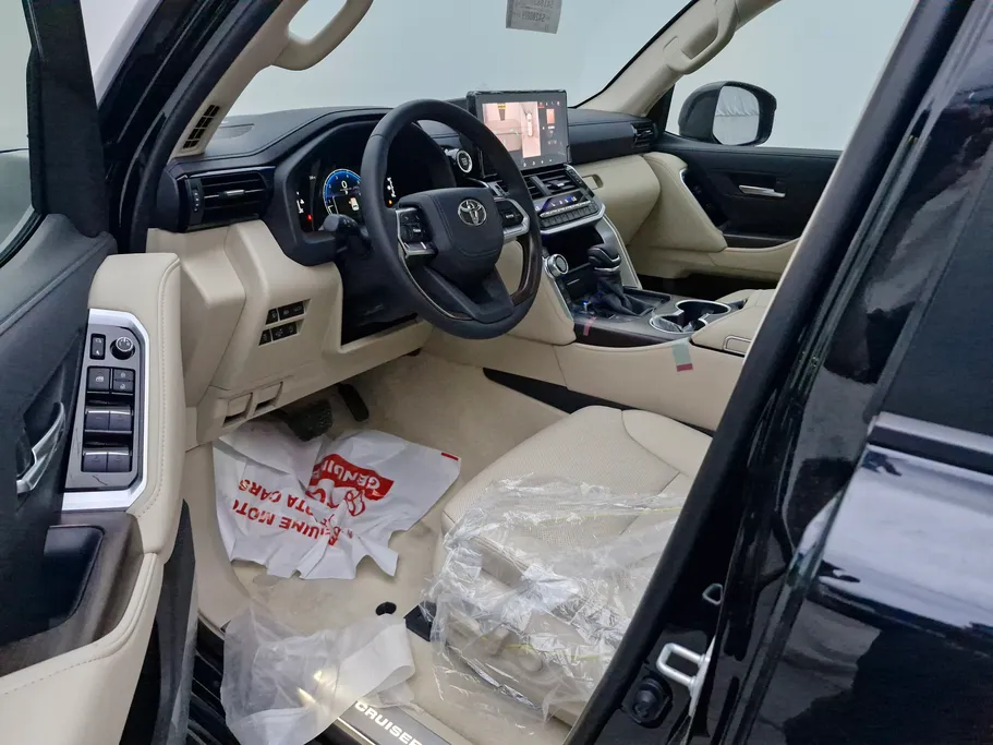 2025 Toyota Land Cruiser GXR4 