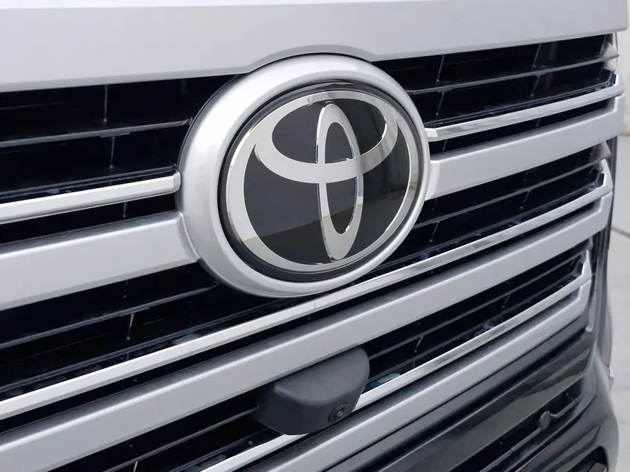 2025 Toyota Land Cruiser GXR4 