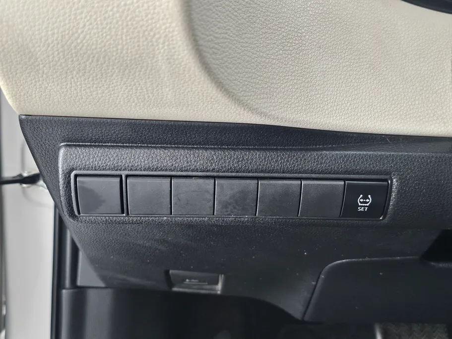 تويوتا كورولا XLI 2023 