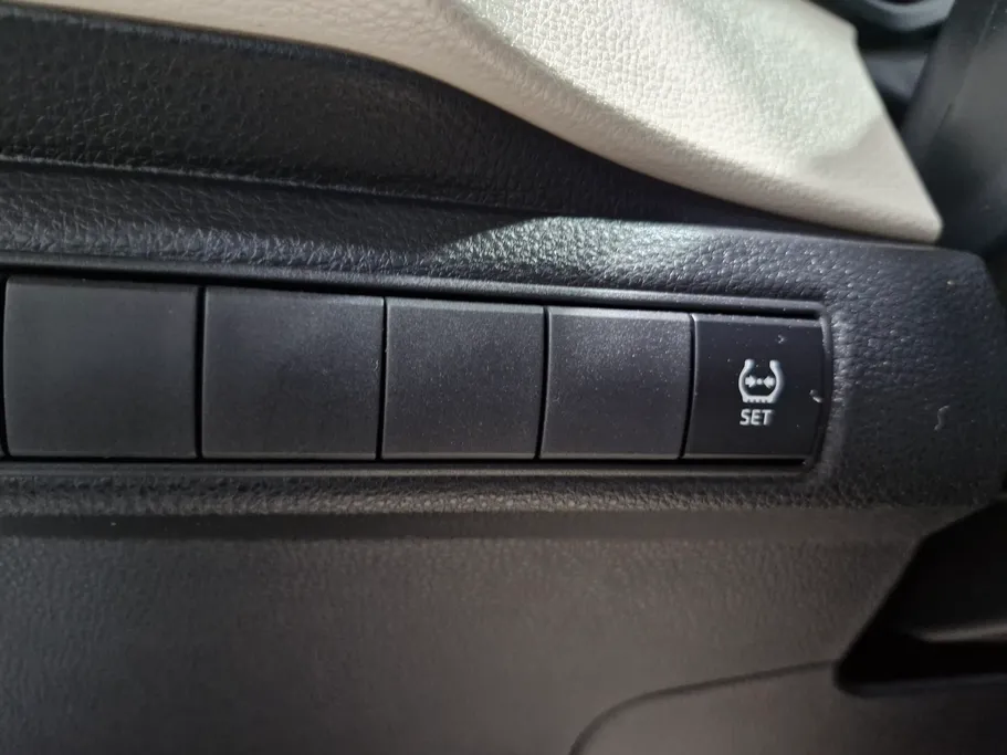 تويوتا كورولا XLI 2023 