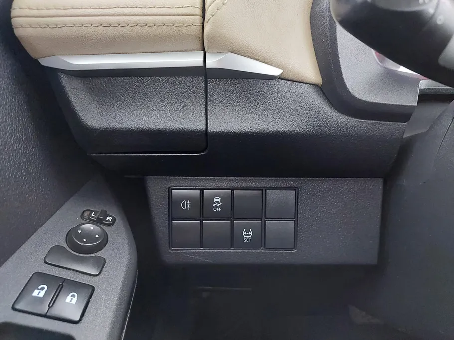 2023 Toyota Yaris  Y 